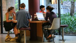 Instroom chipopleidingen groeit bij zowel Universiteit Twente als TU Delft