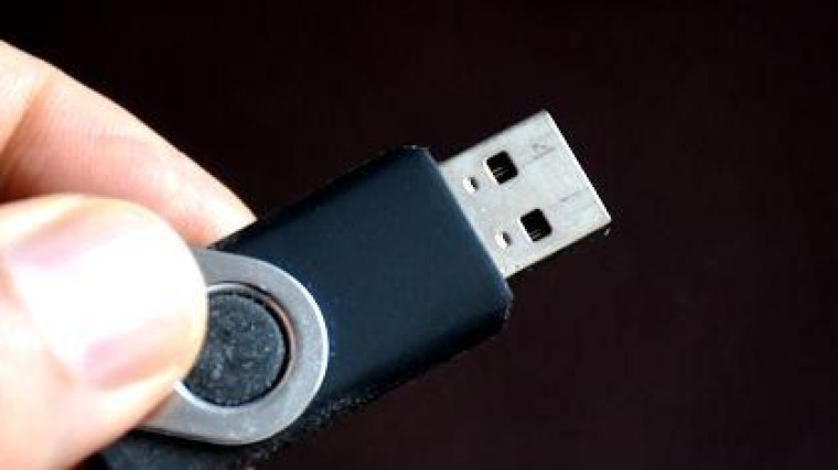 Lezers AG Connect mijden vage USB-sticks