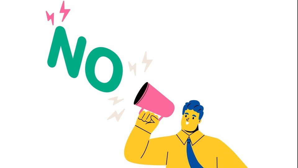 Man met megafoon roept 'No!
