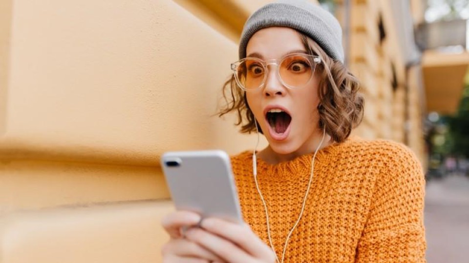surprised smartphone