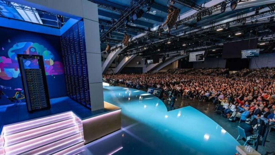 Een server draait met GKE on-prem tijdens de keynote van Google Next 2018