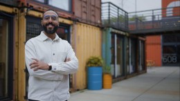 Techondernemer helpt nieuwkomers die Nederlands willen leren