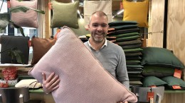 Maker van elektrische kussens Stoov profiteert van energiecrisis - hoe 'groen' is zo'n stekkerkussen?