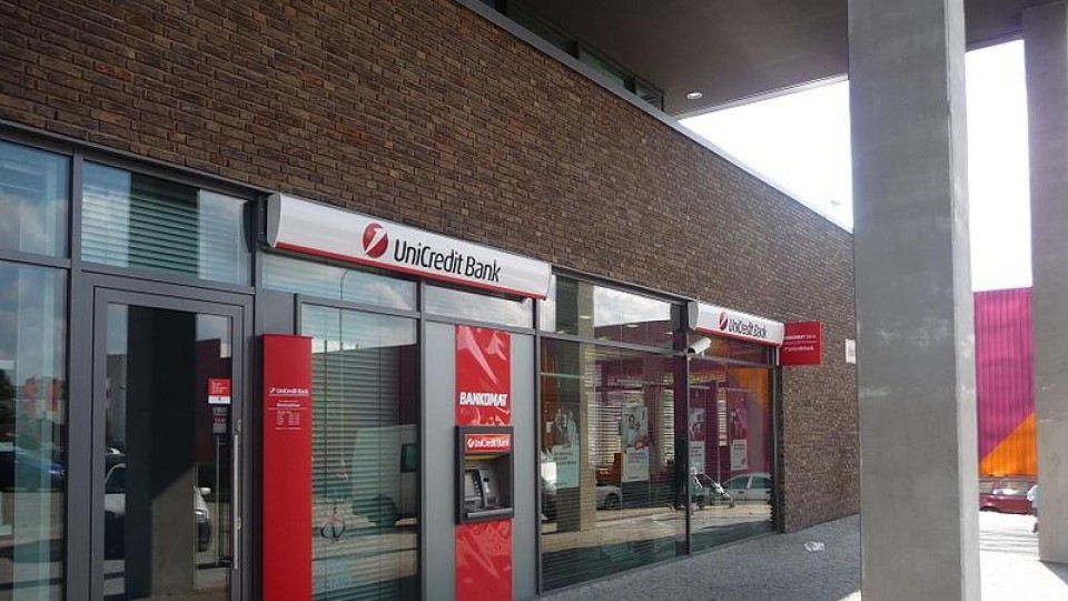 Een bank van Unicredit in Brno.