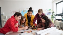 ‘Elke opleiding zou een module digital skills moeten hebben’