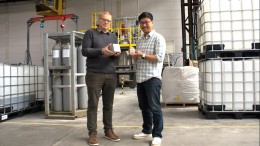 In Rotterdam slaan ze CO2 op in steen, om er een alternatief cement van te maken dat goed zou zijn voor het klimaat