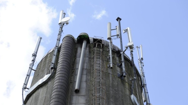 'EZ dwingt gemeenten tot 5G-antenneproliferatie'