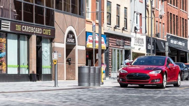 'Duitsland kan Tesla's Autopilot van de weg halen'