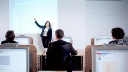 Schakelprogramma voor zij-instromende informaticadocent wordt gratis