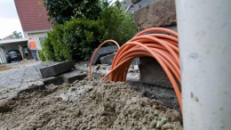 KPN benadeelt concurrenten bij aanleg glasvezelnetwerk, aldus ACM