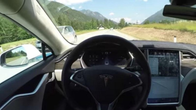Tesla zet belangrijke stap richting 'echte' robotauto
